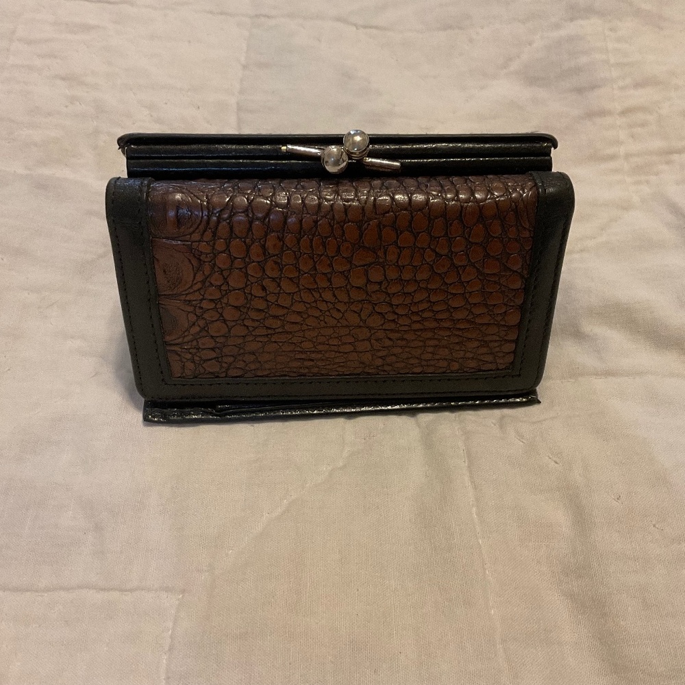 Brahmin kisslock wallet